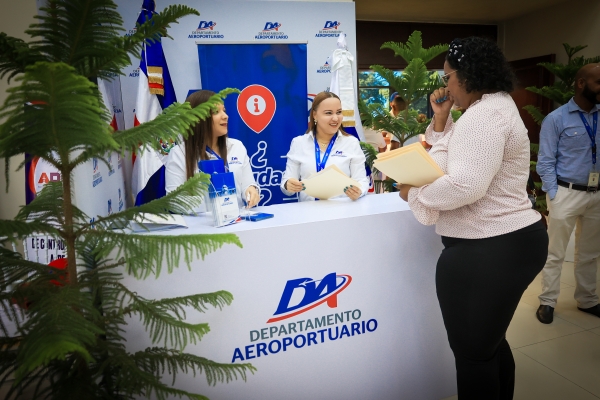 Departamento Aeroportuario  ofrece oportunidades a jóvenes en feria de empleo sector aeronáutico