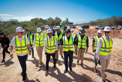 Ministro Paliza recorre construcción del Aeropuerto Internacional Cabo Rojo; avanza conforme al cronograma
