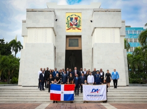 Departamento Aeroportuario conmemora sus 46 aniversario honrando Padres de la Patria