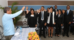 JURAMENTAN NUEVOS MIEMBROS DE LA COMISIÓN  DE ÉTICA DEL DEPARTAMENTO AEROPORTUARIO