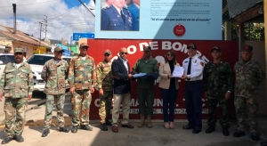 DEPARTAMENTO AEROPORTUARIO ENTREGA UNIFORMES AL CUERPO DE BOMBEROS CONSTANZA