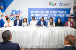 Víctor Pichardo junto a funcionarios del DA ratifican su compromiso con la ética, la integridad y la transparencia institucional
