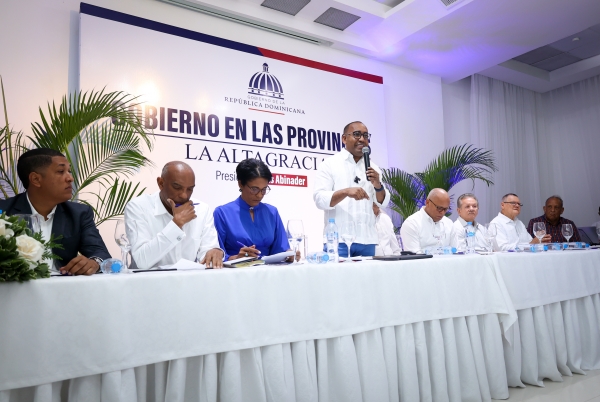 Gobierno socializa obras y escucha inquietudes munícipes de La Altagracia