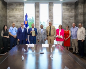 Comisión Aeroportuaria y DA reconocen a Deligne Ascención por respaldo al sector