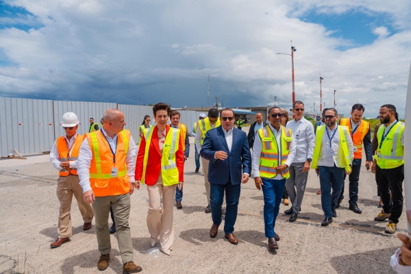 Ministro de la Presidencia y DA supervisan avances en ampliación del AILA