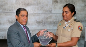 DEPARTAMENTO AEROPORTUARIO RECONOCE OFICIAL EVITÓ ACTO SUICIDA EN EL MAR CARIBE