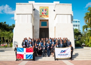 DA honra a padres fundadores de la Patria con depósito ofrenda floral